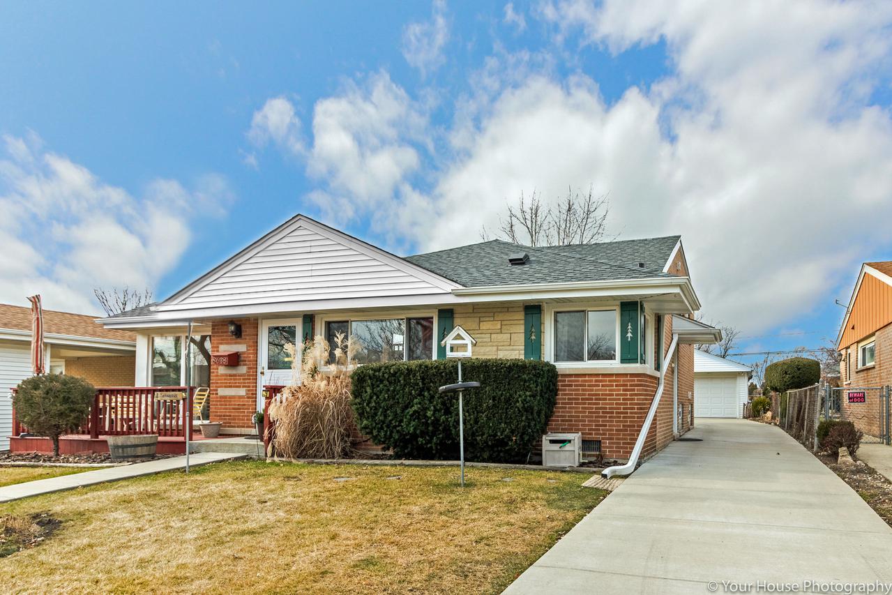 8638 N Osceola Ave., Niles, IL 60714