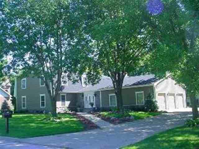 2005 Berrywood Ln., Bloomington, IL 61704
