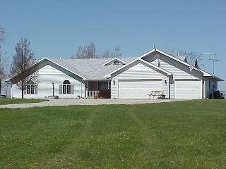Bx 209 Rr 3 Bx 209c, Clinton, IL 61727