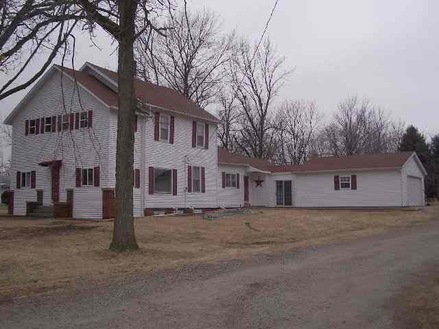 915 W Webster, Clinton, IL 61727
