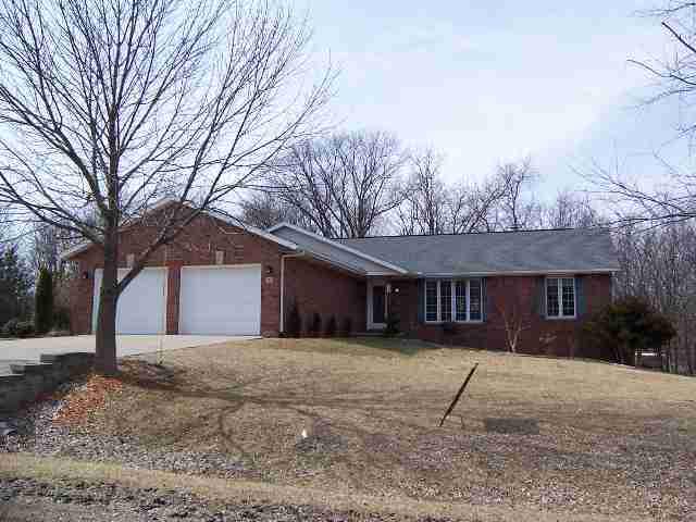 21 Wilshirewood, Mackinaw, IL 61755
