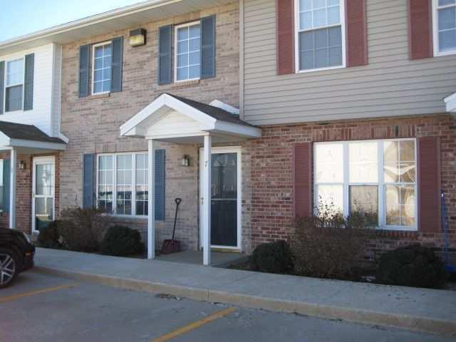 29 Fetzer Ct. #7, Bloomington, IL 61704