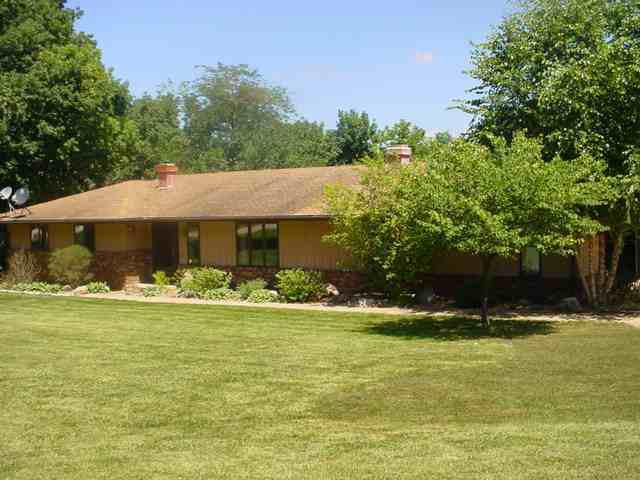 21 Lakewood Addition, Weldon, IL 61882
