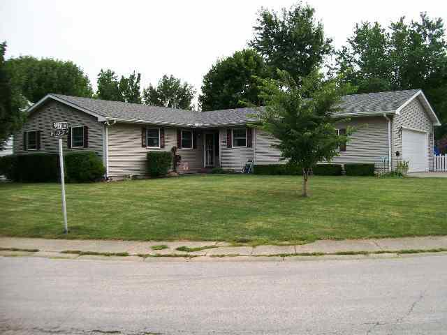 53 Hillcrest Dr., Clinton, IL 61727