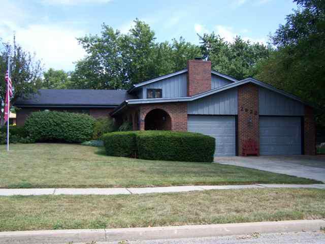 2922 Capen Dr., Bloomington, IL 61704