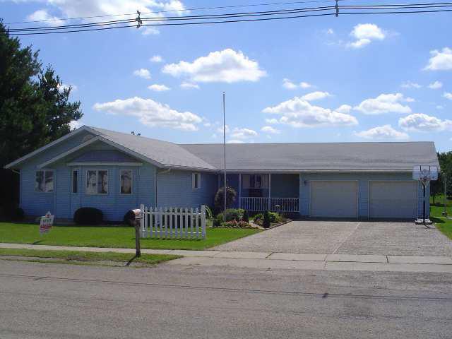108 Cedar Dr., Clinton, IL 61727