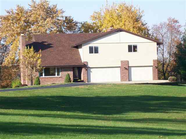 5401 Hickory Manor Ln., Clinton, IL 61727