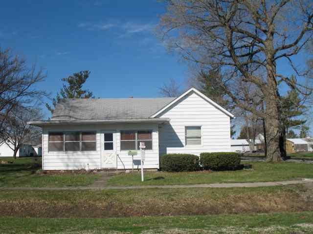 55 N Oak, Weldon, IL 61882