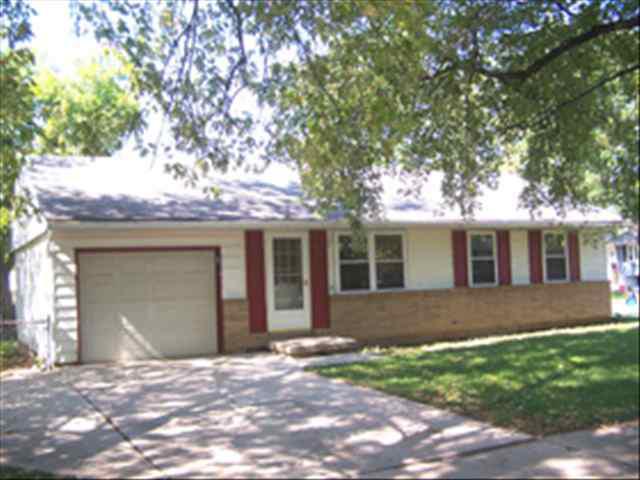1318 Glenwood Rd., Bloomington, IL 61704