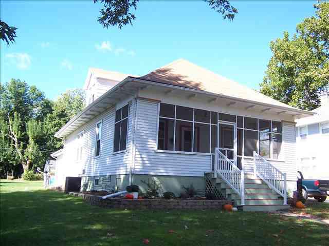 302 S White St., Mackinaw, IL 61755