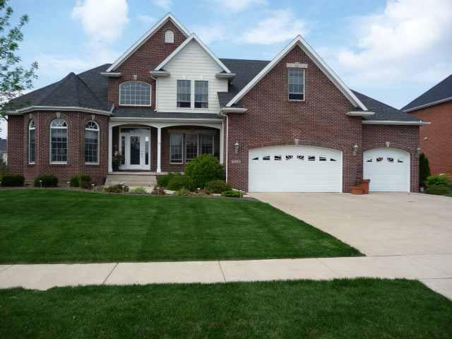 2106 Woodbine Rd., Bloomington, IL 61704