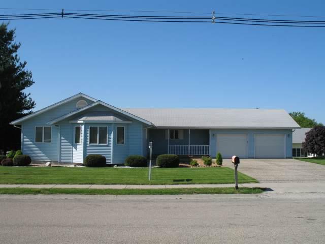 108 Cedar Dr., Clinton, IL 61727