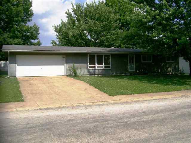 30 Rosewood Dr., Clinton, IL 61727