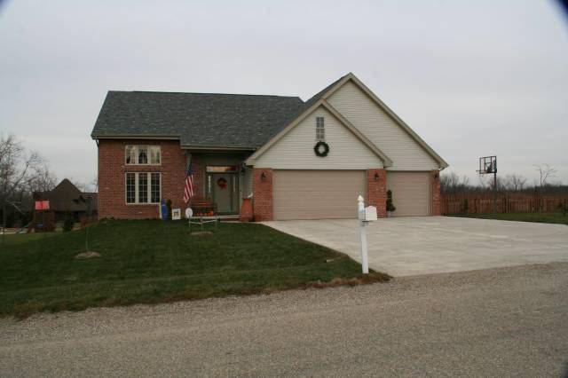 14 Fox Run, Downs, IL 61736