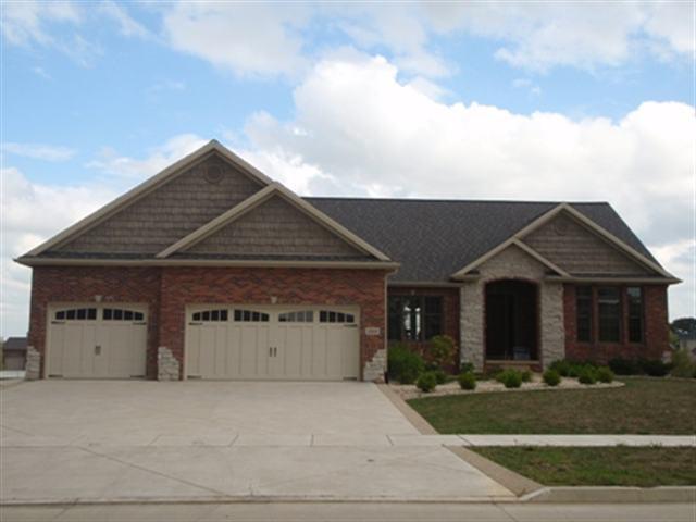 1312 Guiness, Bloomington, IL 61705