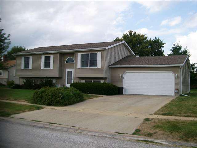 29 Colonial, Clinton, IL 61727