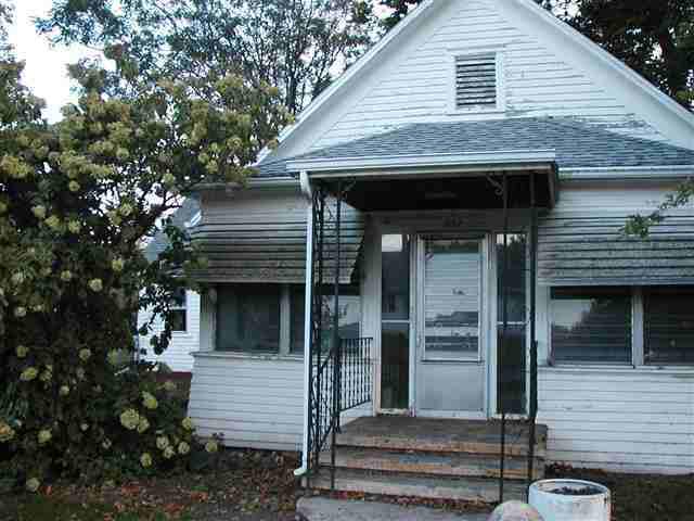 302 E Chestnut St., Lexington, IL 61753