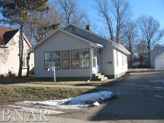 924 N George St., Clinton, IL 61727
