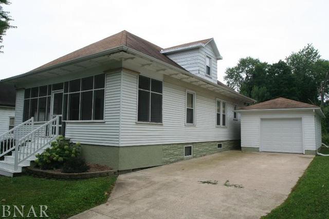 302 S White St., Mackinaw, IL 61755