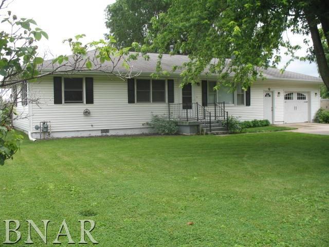 512 N Locust St., Wapella, IL 61777