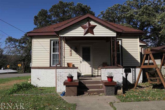 121 W Cherry St., Clinton, IL 61727