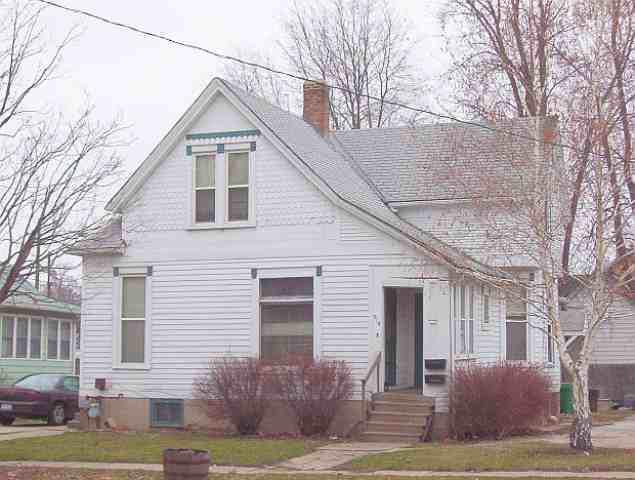 914 S Center St., Bloomington, IL 61701