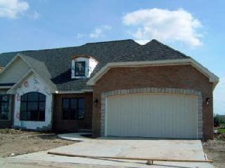 19 Bent Ct., Bloomington, IL 61704