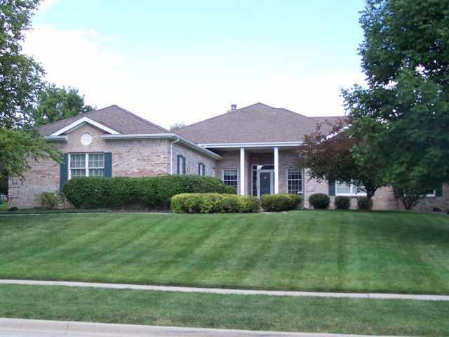 1915 Hackberry, Bloomington, IL 61704