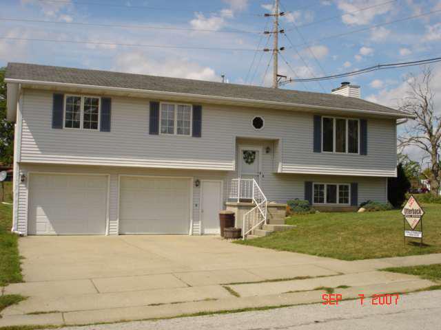 111 Cedar Dr., Clinton, IL 61727