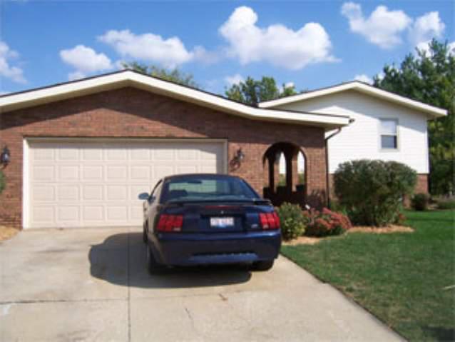 1219 Kim Dr., Bloomington, IL 61704