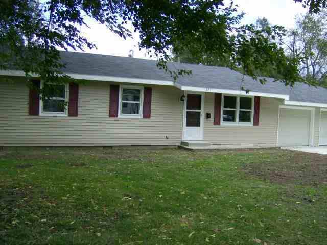 823 E Julia, Clinton, IL 61727