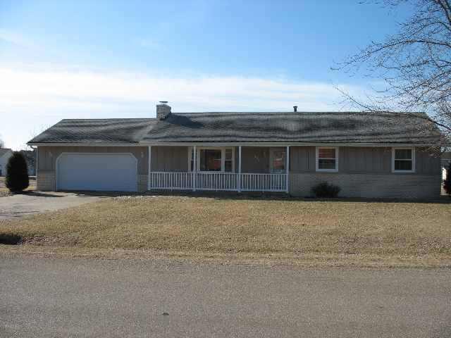 301 W Second St., Deer Creek, IL 61733
