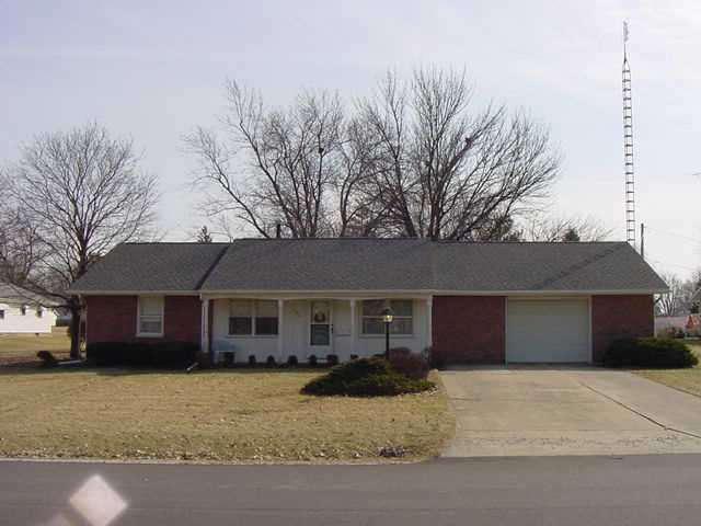 550 E Fifth Ave., El Paso, IL 61738
