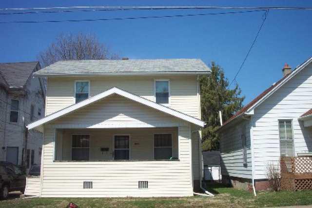 907 1/2 W Taylor, Bloomington, IL 61701