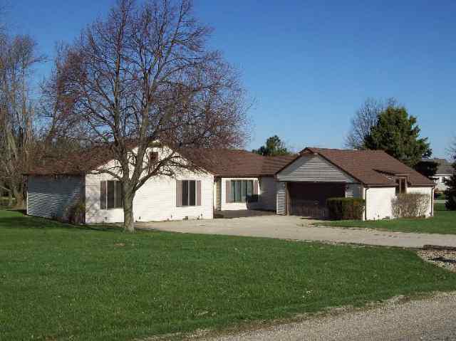 5221 Hickory Manor Ln., Clinton, IL 61727