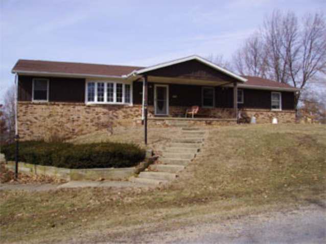 2 Burgundy Ct., Mackinaw, IL 61755