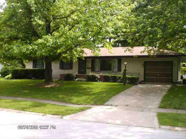 201 Rowe Dr., Bloomington, IL 61701