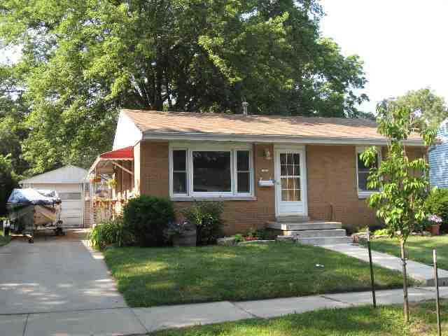 1304 Blackstone St., Bloomington, IL 61701