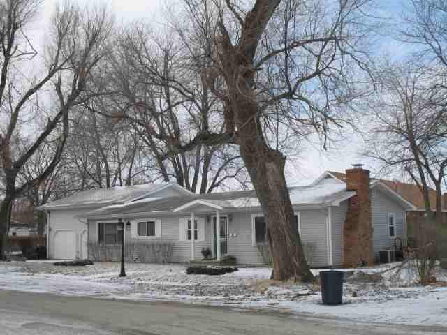 723 E Julia, Clinton, IL 61727