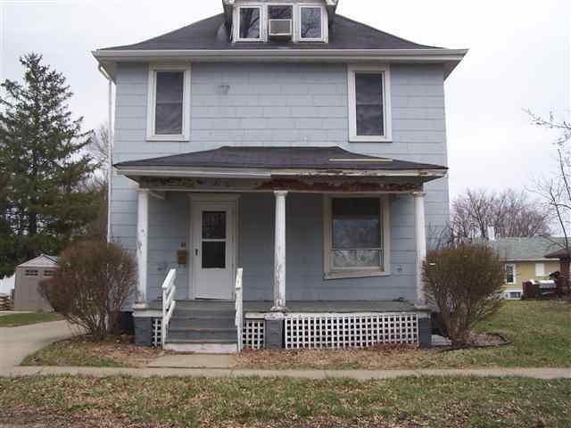 409 SE Park St., Clinton, IL 61727