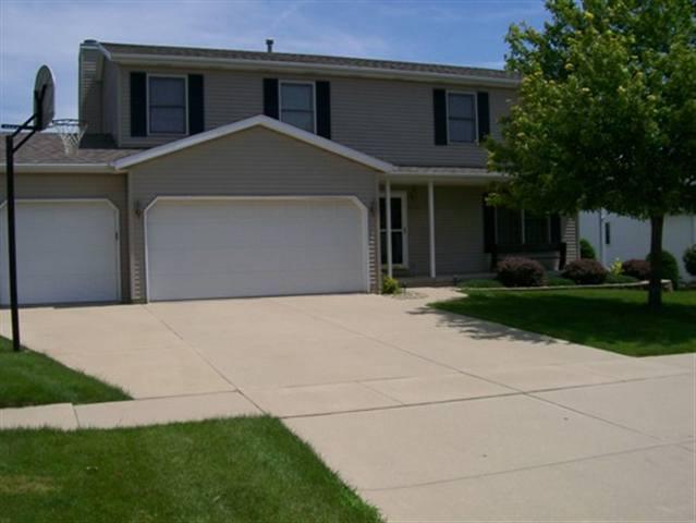 1703 Royal Pointe, Bloomington, IL 61704