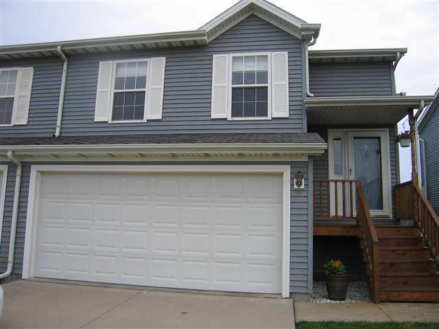 2709 Arrowhead Dr., Bloomington, IL 61704