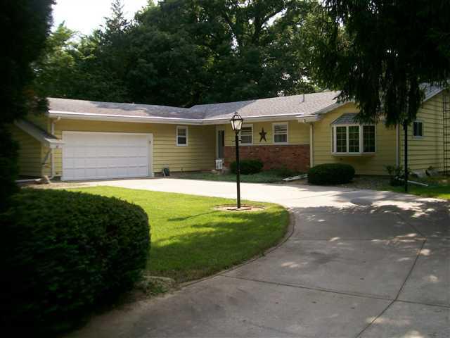 9583 Violet Valley Rd., Clinton, IL 61727