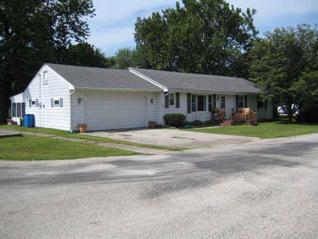 15166 First St., Lane, IL 61750