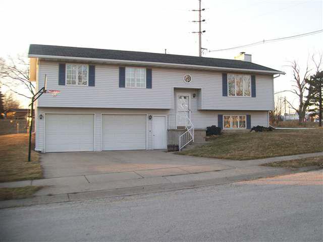 111 Cedar Dr., Clinton, IL 61727