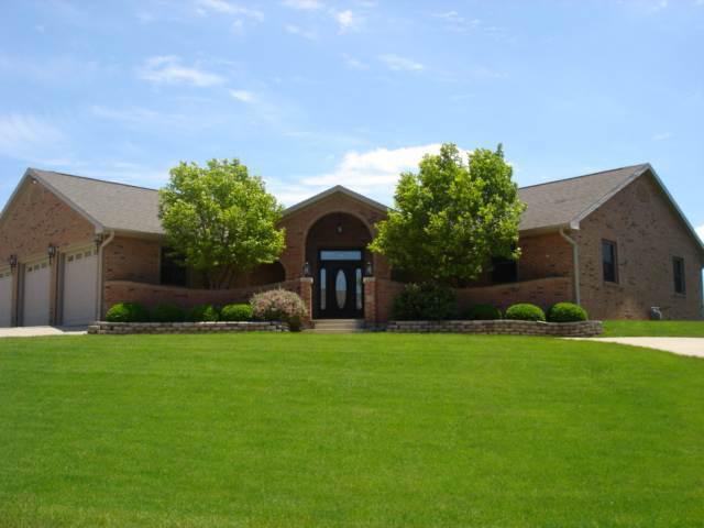 6 Fox Run, Downs, IL 61736