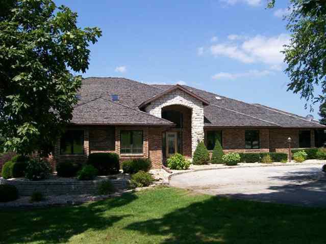 8750 E 1400 Rd., Bloomington, IL 61704