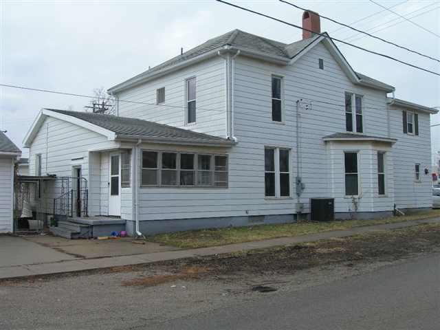 320 N Monroe St., Clinton, IL 61727
