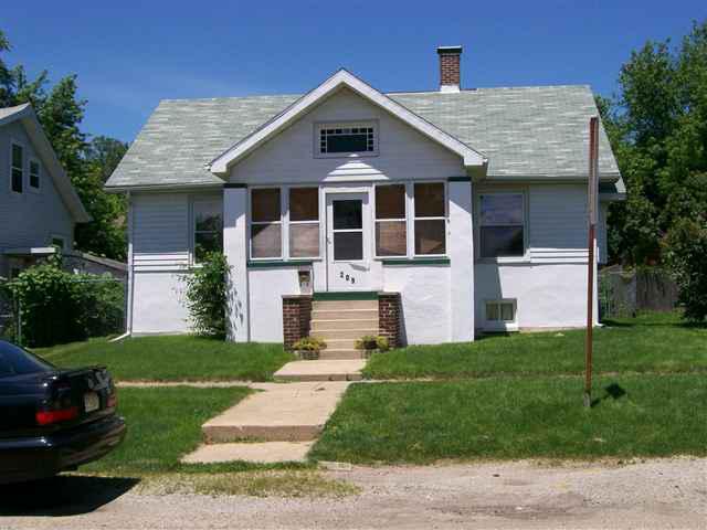 209 W White, Clinton, IL 61727