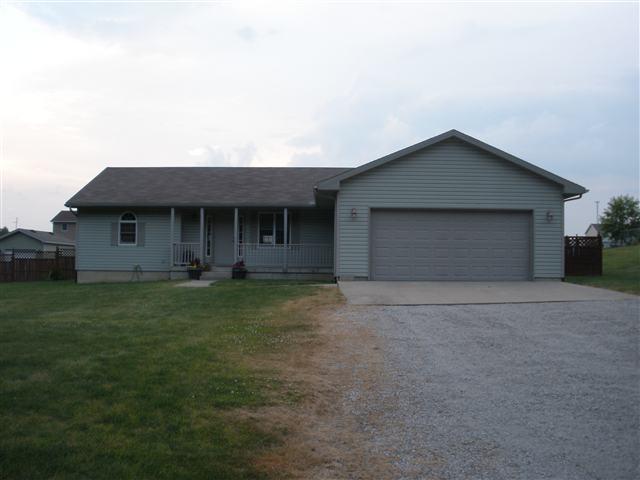 9609 Clintonia Rd., Clinton, IL 61727
